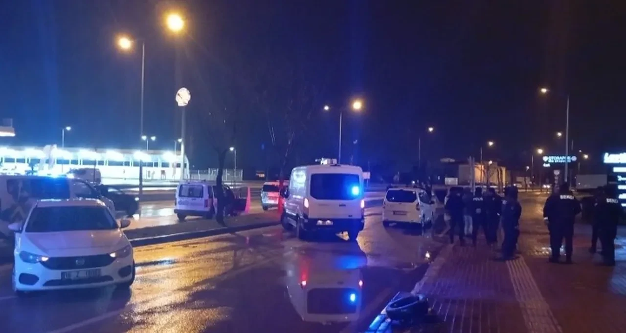 Bursa'da film gibi operasyon! Polisin kılık değiştirerek durdurduğu araçtan bomba ve silah çıktı