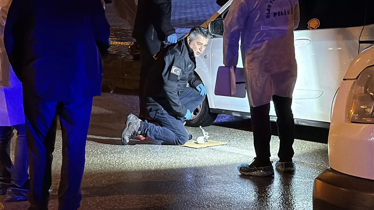 Bursa'da film gibi operasyon! Polisin kılık değiştirerek durdurduğu araçtan bomba ve silah çıktı