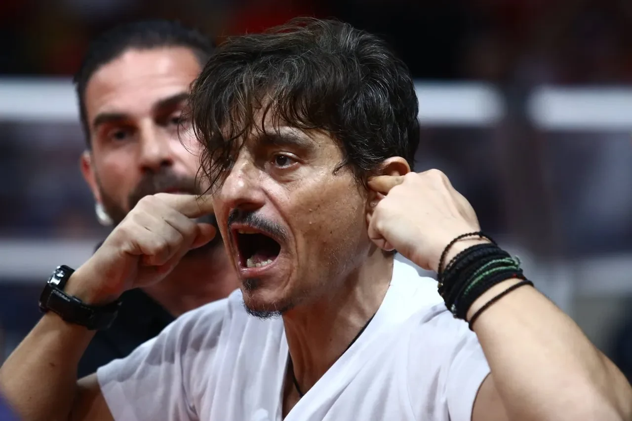 Ergin Ataman'a sert sözler: "Haysiyetiniz varsa!"