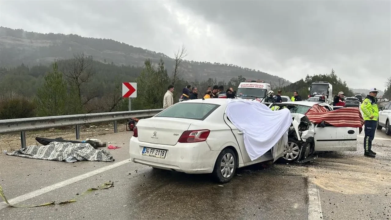 Facianın eşiğinden saniyelerle dönüldü! Dev kayalar yola düştü