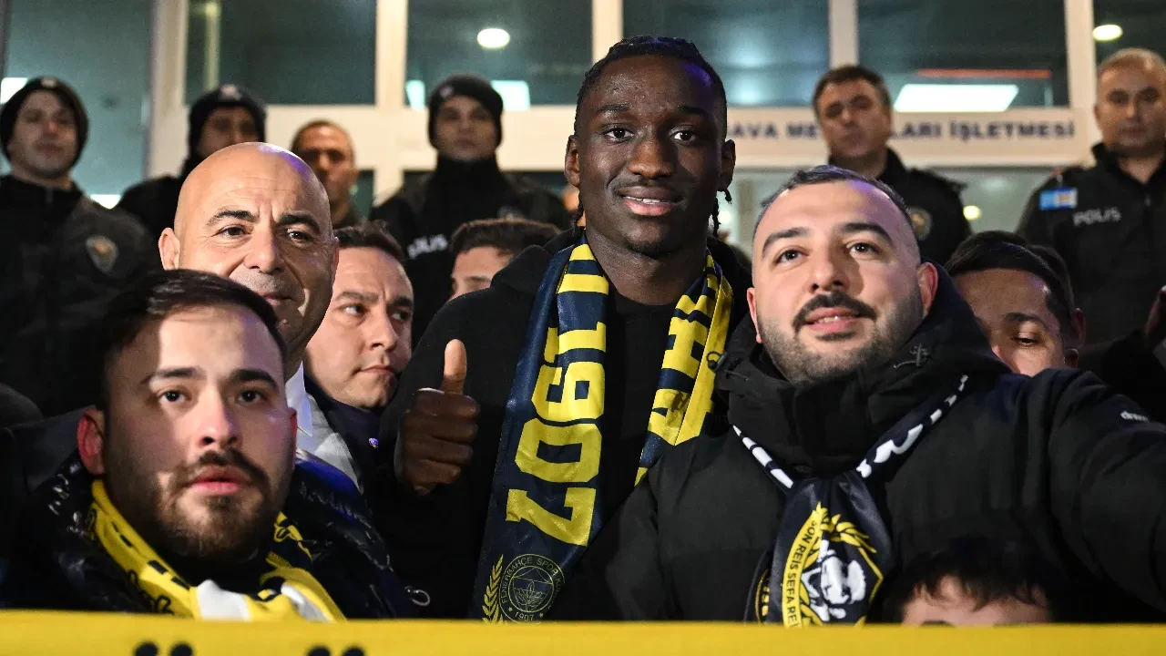 Fenerbahçe'nin yeni transferi Sidiki Cherif İstanbul'da