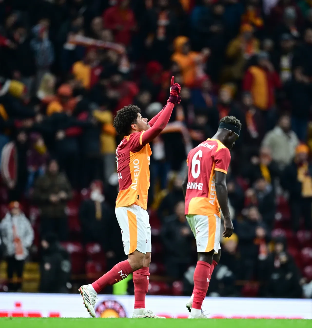 Galatasaray Kayserispor'u farklı geçti: Lider kayıpsız devam ediyor!