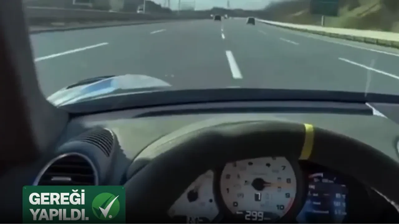 Görüntüleri Bakan Yerlikaya paylaştı: Eyüpsultan'da 300 kilometre hıza çıktı! O trafik canavarı aynı hızla yakalandı 