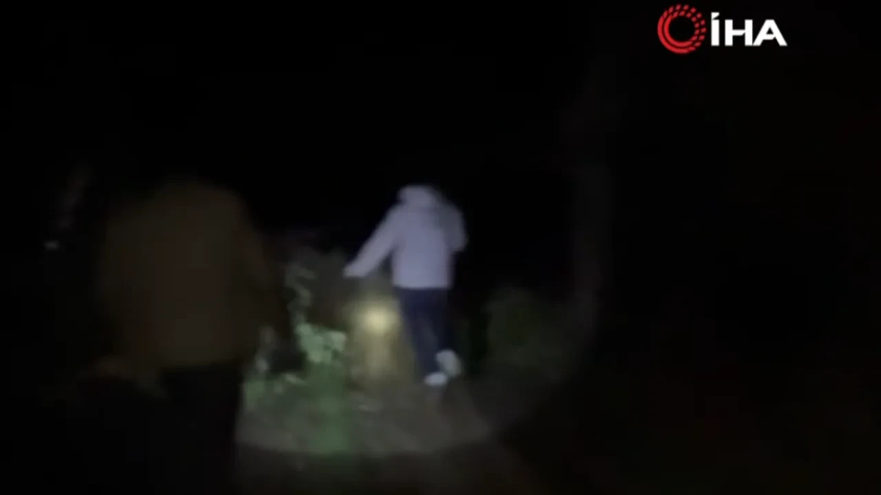 Hortumda konteyneriyle birlikte uçtu! Yaralı vatandaşı mahalle sakinleri buldu