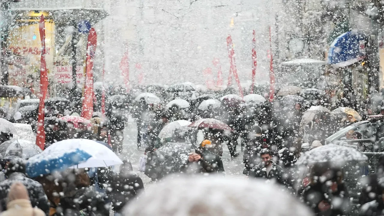 İstanbul'a kar yağışı uyarısı! AKOM gün gün paylaştı