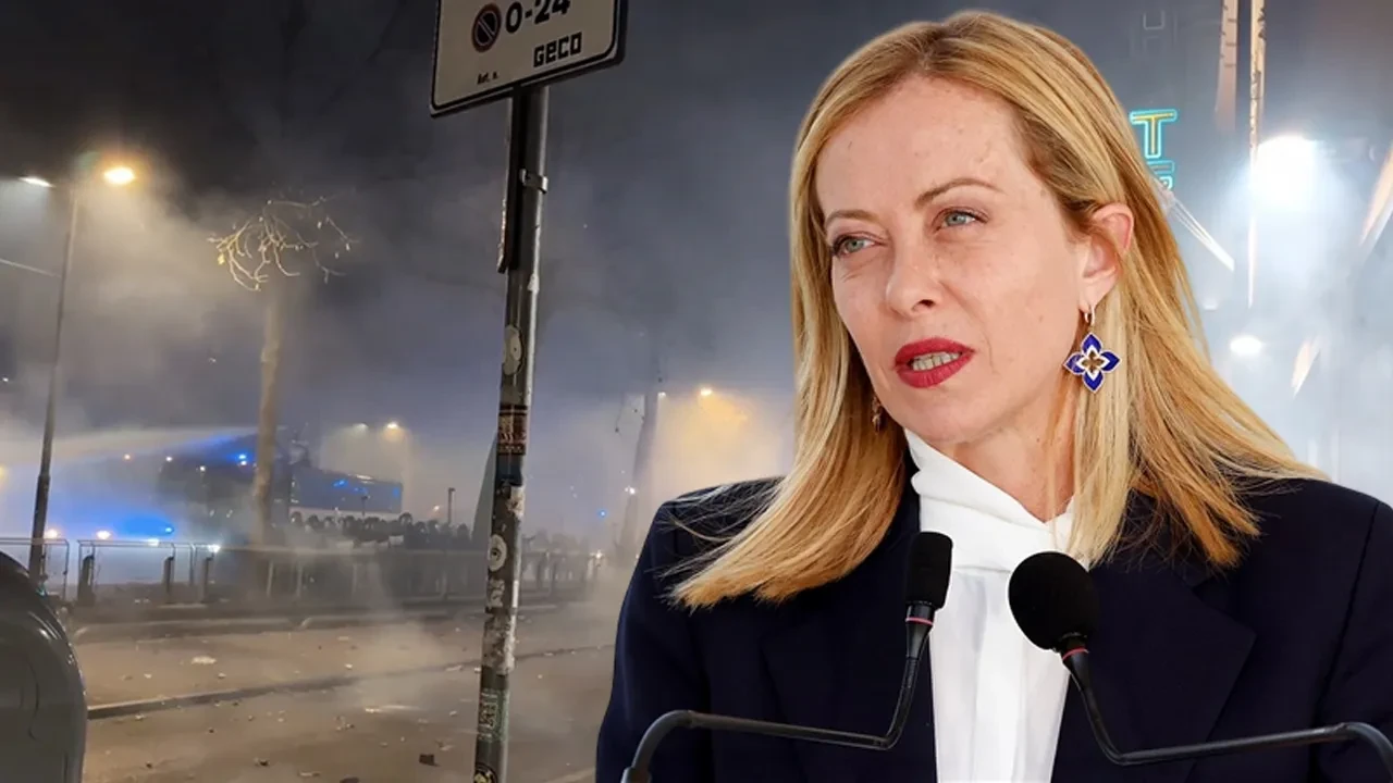 İtalya'da kapatılan kültür merkezi nedeniyle sokaklar karıştı: 11 polis yaralı, çok sayıda gözaltı var