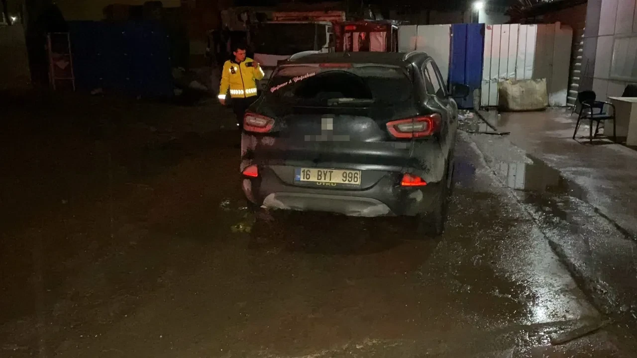 Lüks cip motosikletliye çarpıp kaçtı! Plakası düşünce yakayı ele verdi