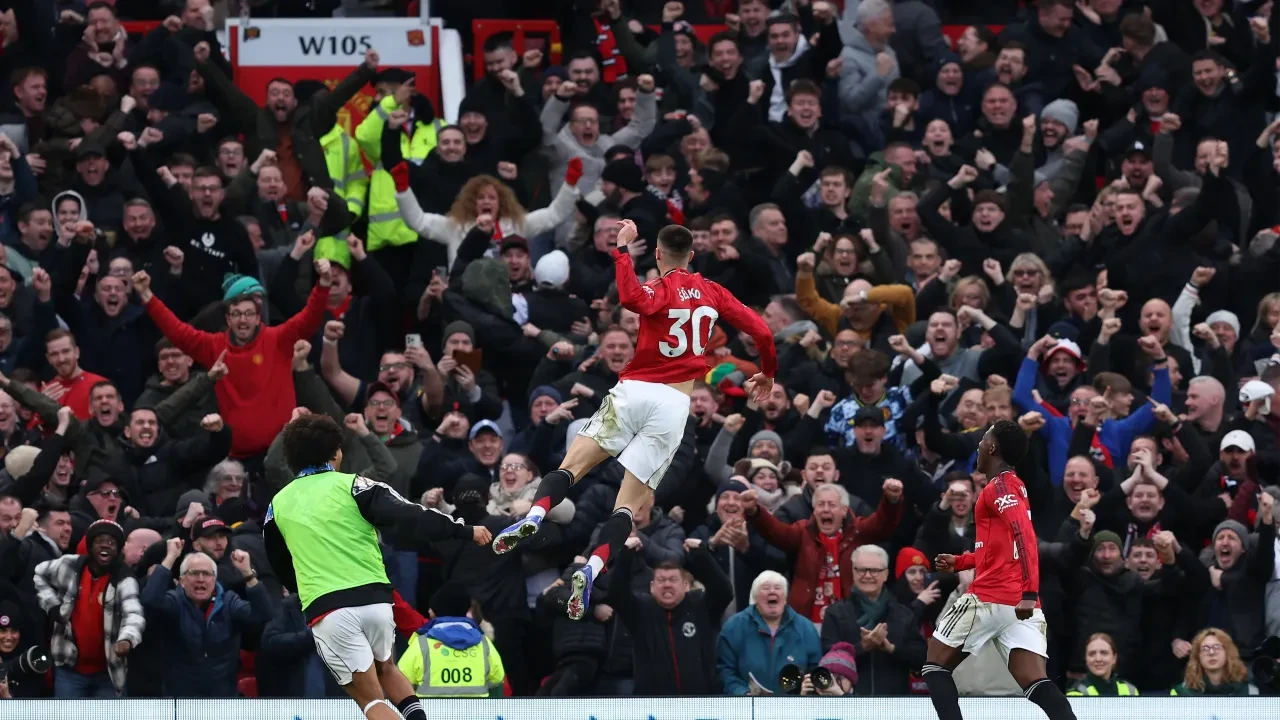 Manchester United seriye bağladı: Son 10 dakikada 3 gol!