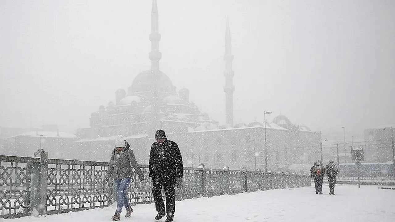 Meteoroloji, AKOM ve valilik uyardı! İstanbul'a kar geliyor