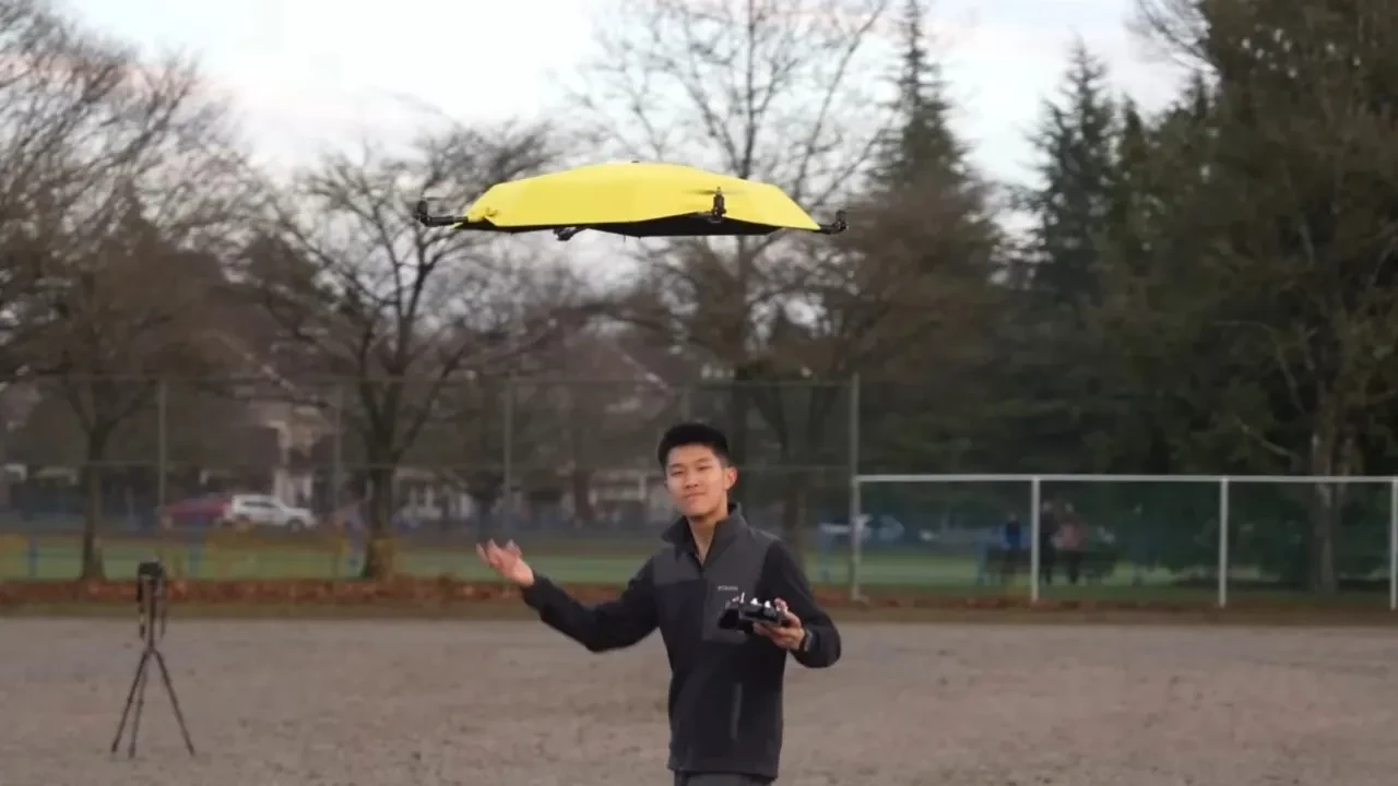 Sahibini adım adım takip eden 'uçan şemsiye' geliştirildi