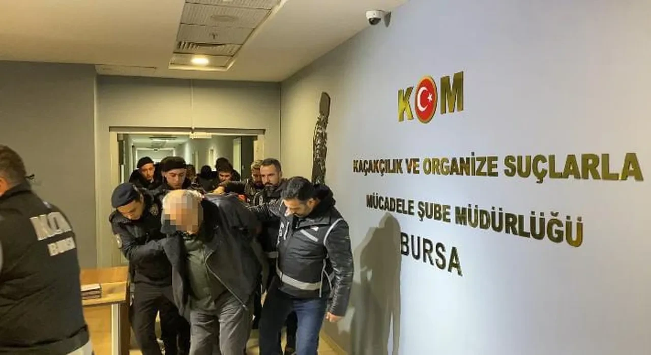 Sarallar çetesine büyük operasyon! 17 adrese şafak baskını: Çok sayıda gözaltı var