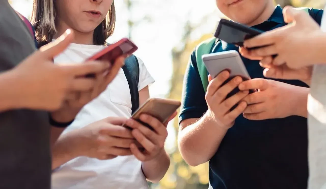 Sosyal medya yasağı geldi mi kimleri kapsıyor? Sosyal medya yasağı yaş sınırı kaç?