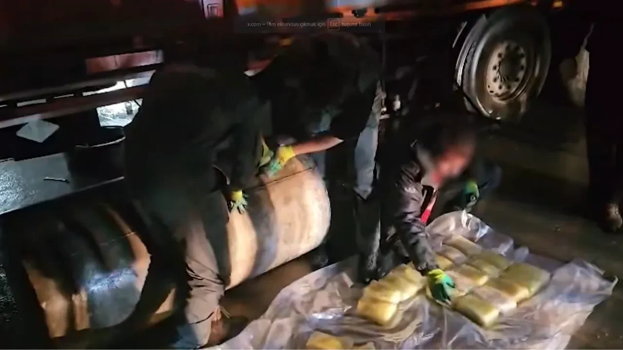 Zehir tacirlerine büyük darbe! Kilolarca metamfetamin ele geçirildi