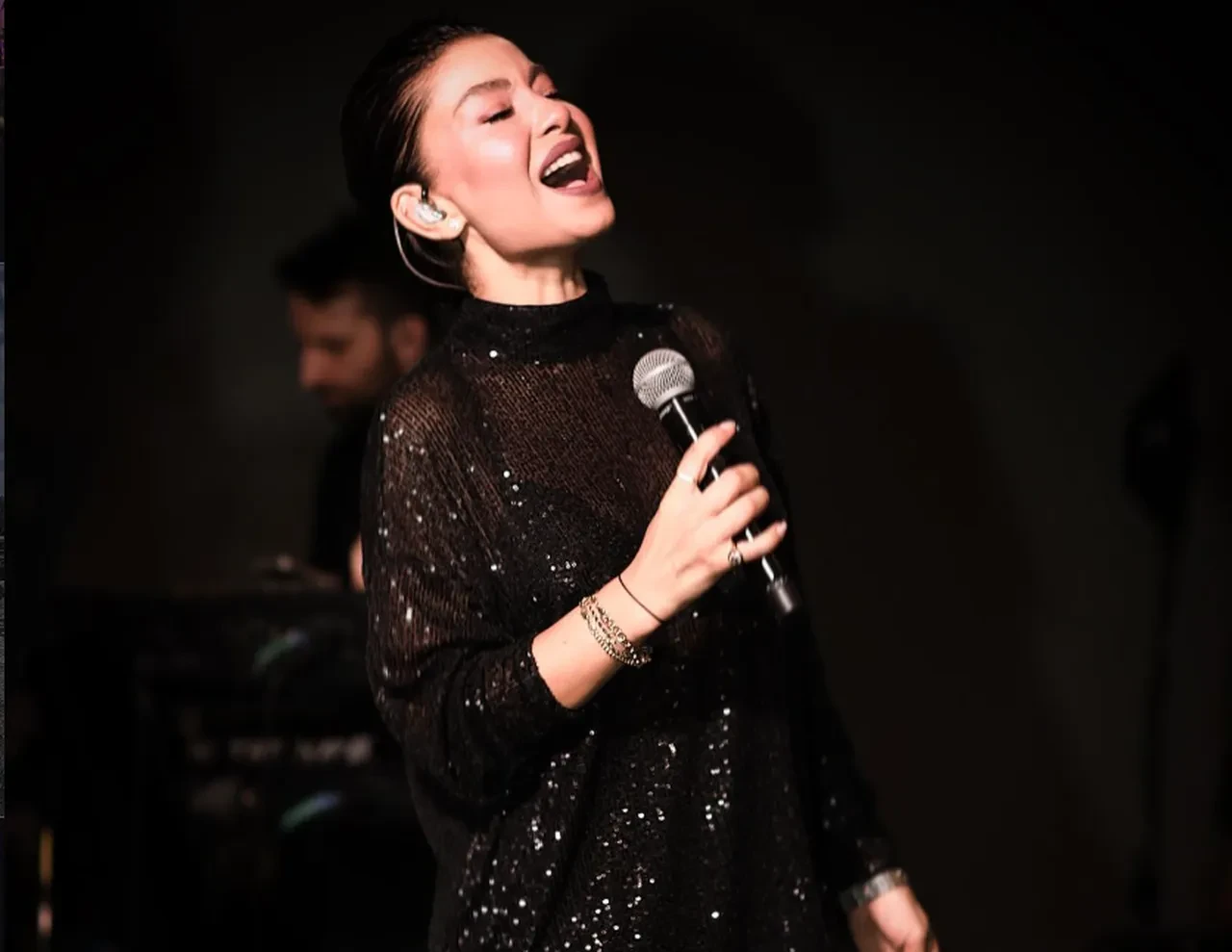 Ajda Pekkan'ın vokalistine iğrenç mesajlar! Tacizci huzurevinden çıktı