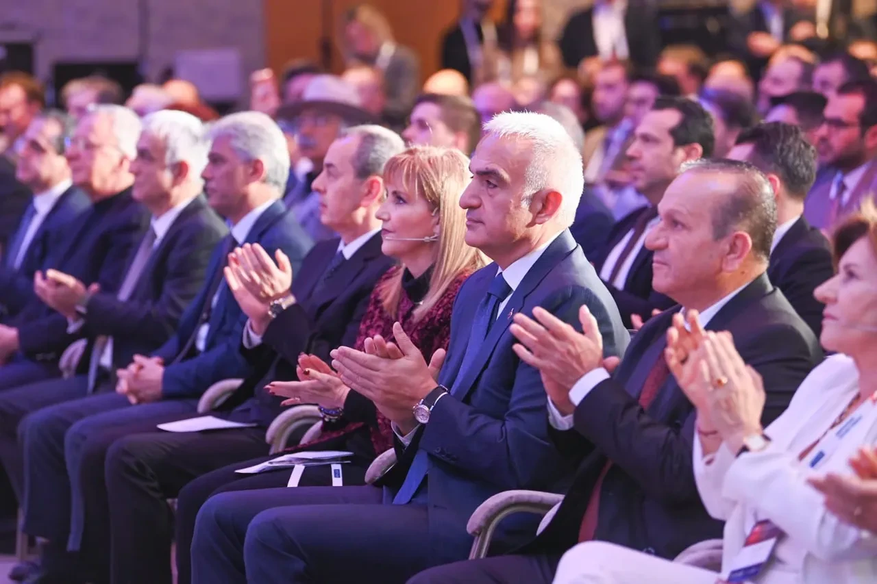 Bakan Ersoy TIF 2026 Turizm Yatırım Forumu’nda konuştu: Türk turizmi artık Şampiyonlar Ligi'nde!