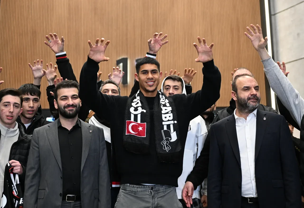 Beşiktaş'ta kaleye sürpriz isim! Siyah-beyazlılar Altay Bayındır için devrede