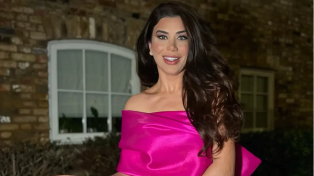 Ebru Şancı Öztürk’ün botoksu fazla kaçtı, tek kaşı havada kaldı!