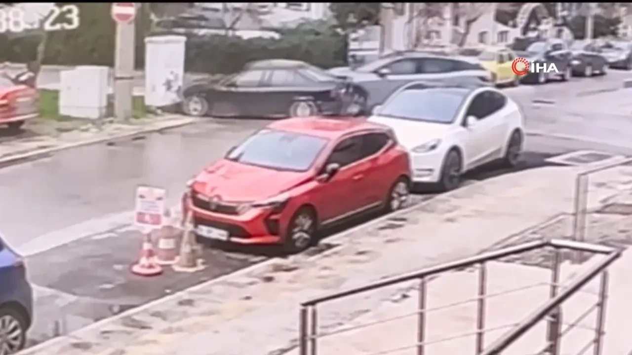 Edirne'de korkutan kaza! İki otomobilin çarpışma anı kamerada