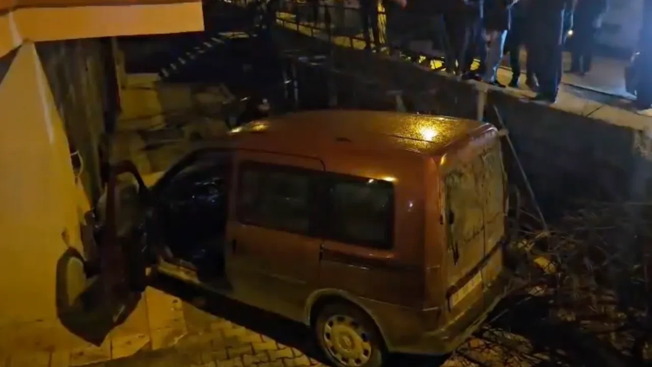 Feci kazada apartman boşluğuna savruldu! Yaralılar var