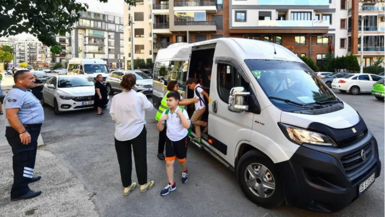 İzmir'de servis ücretlerine zam yapıldı! İşte kilometreye göre yeni rakamlar