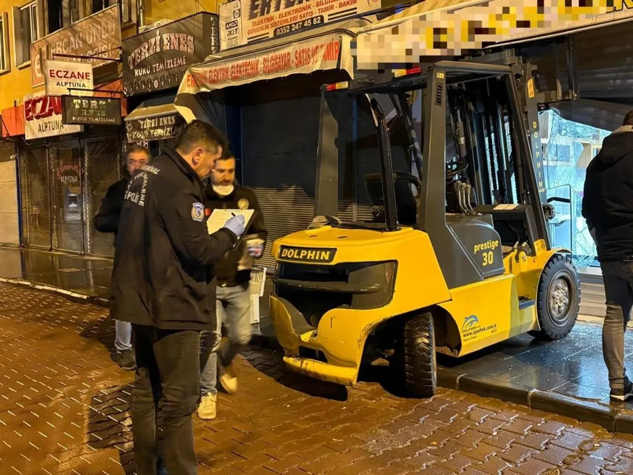 Kayseri’de akılalmaz soygun! Çalıntı forkliftle kuyumcuya girdi, eşek sırtında kaçtı