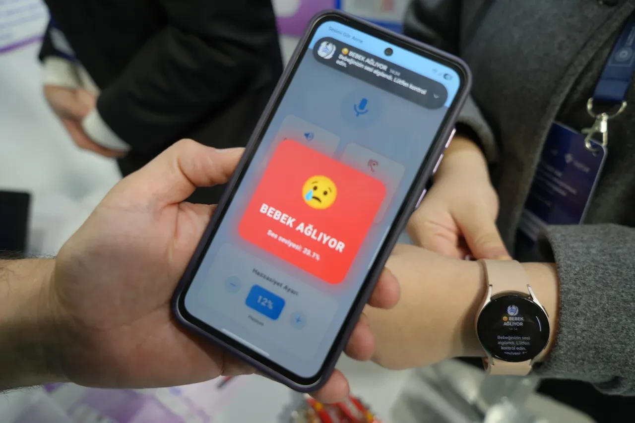Lise öğrencilerden işitme engelli anneler için uygulama! Anneler bebeklerinin sesini görecek