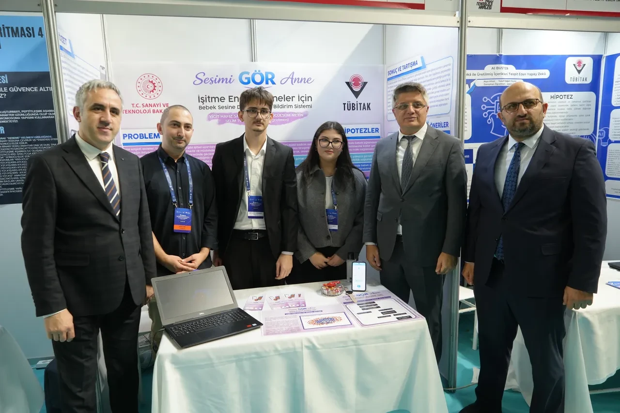 Lise öğrencilerden işitme engelli anneler için uygulama! Anneler bebeklerinin sesini görecek