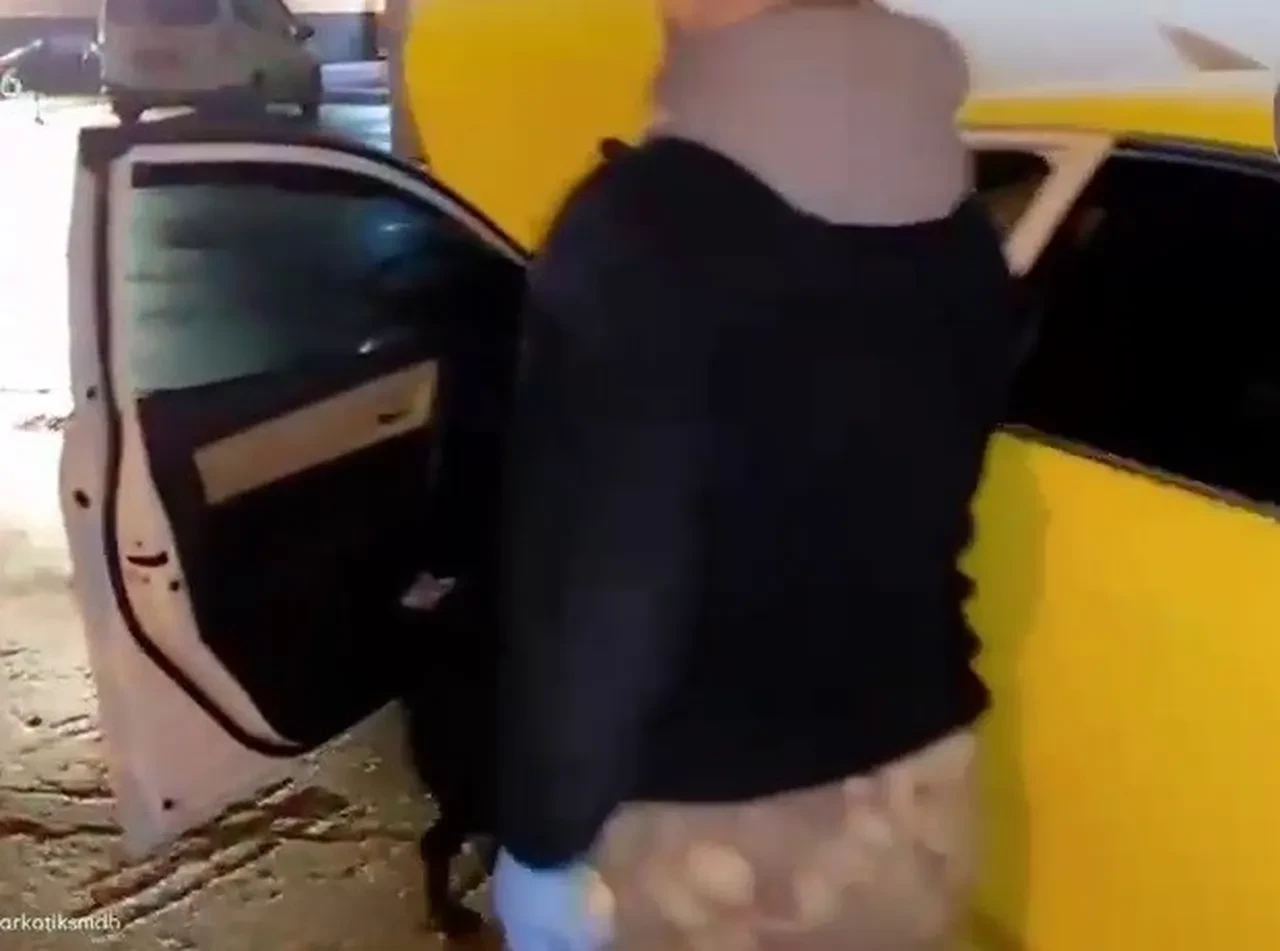 Milyonlarca lira değerinde uyuşturucuyu taksiyle kaçırırken yakalandılar