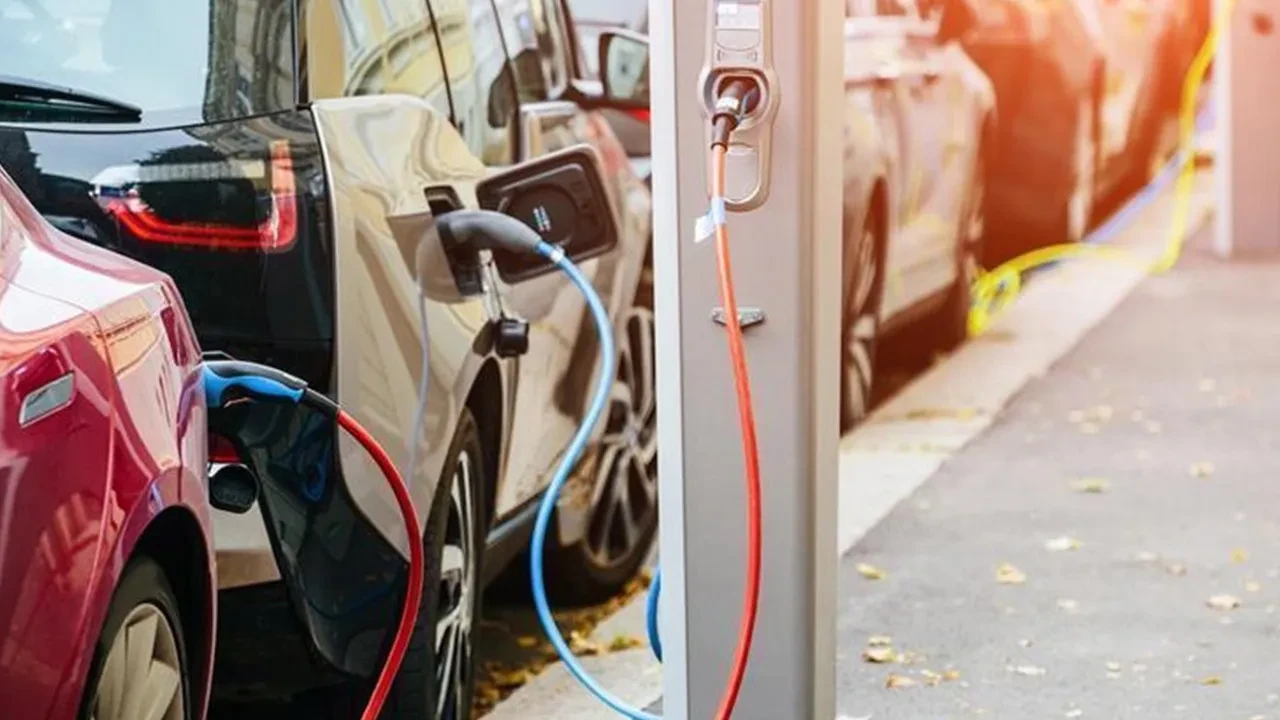 Otomobil piyasasında yeni dönem! İkinci el elektrikli araçlar dengeleri değiştiriyor: İşte tercih edilmesinin sebepleri