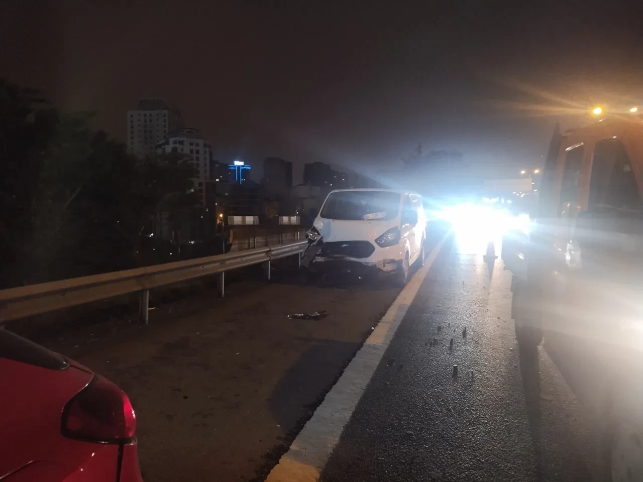 TEM'de zincirleme kaza! 8 araç birbirine girdi, trafik kilitlendi 