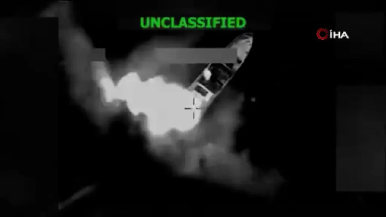 Uyuşturucu taşıdığı belirlenen bir tekne böyle vuruldu! 