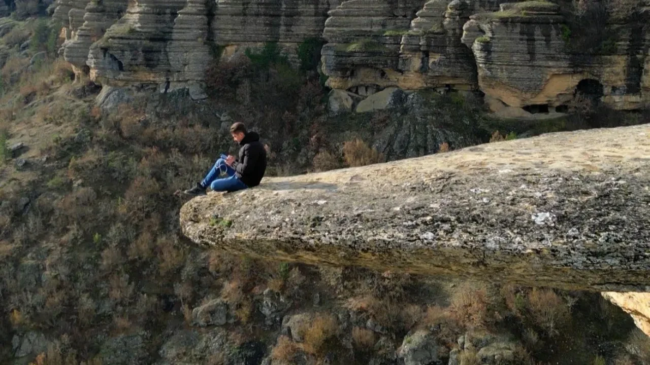 Valilik uyardı! Klip çekimiyle ünlenen taş terasta büyük tehlike