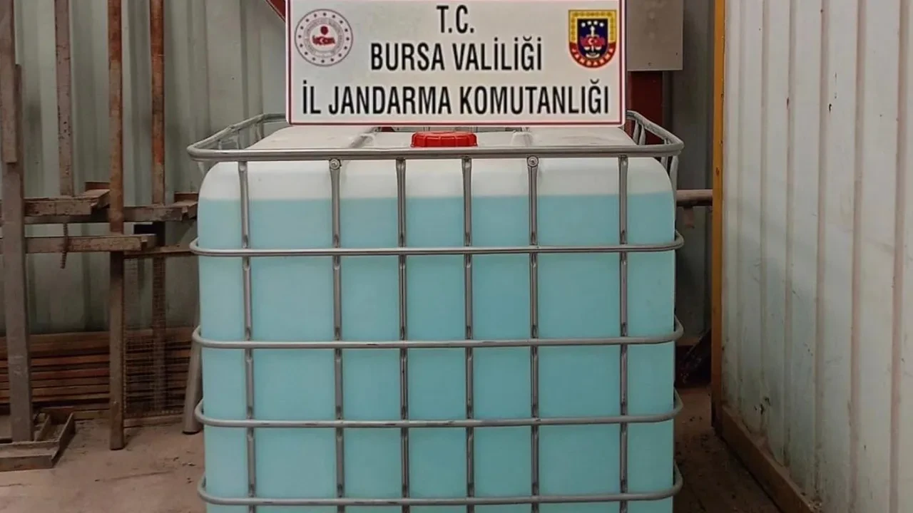 Yer altına gizlenmiş adeta fabrika! Bursa’da kaçak alkol operasyonu