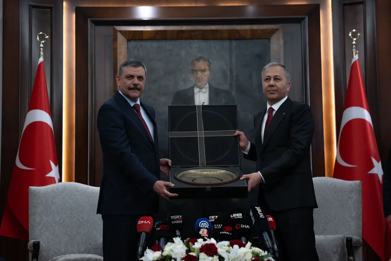 Adalet Bakanlığı ve İçişleri Bakanlığı'nda bayrak değişimi! Mustafa Çiftçi ile Akın Gürlek görevi devraldı