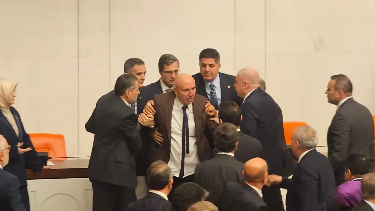 AK Parti Milletvekili Mehmet Baykan Meclis'teki yeminde CHP'nin çıkardığı olayı anlattı: Fitili Mahmut Tanal ateşledi