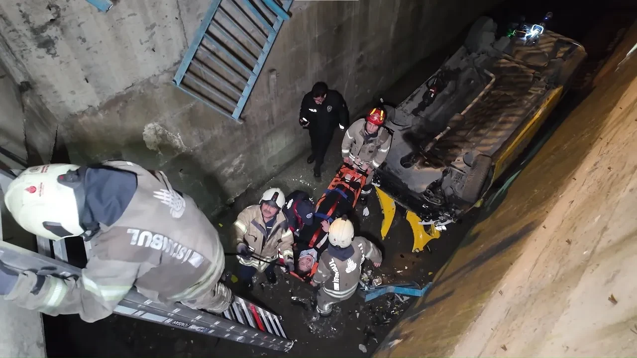 Alkollü sürücü 5 metrelik dereye uçtu! Kartal'da feci kaza