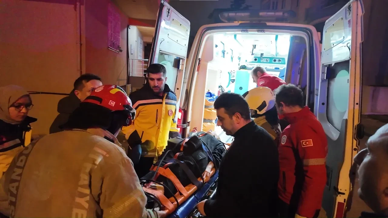 Alkollü sürücü 5 metrelik dereye uçtu! Kartal'da feci kaza