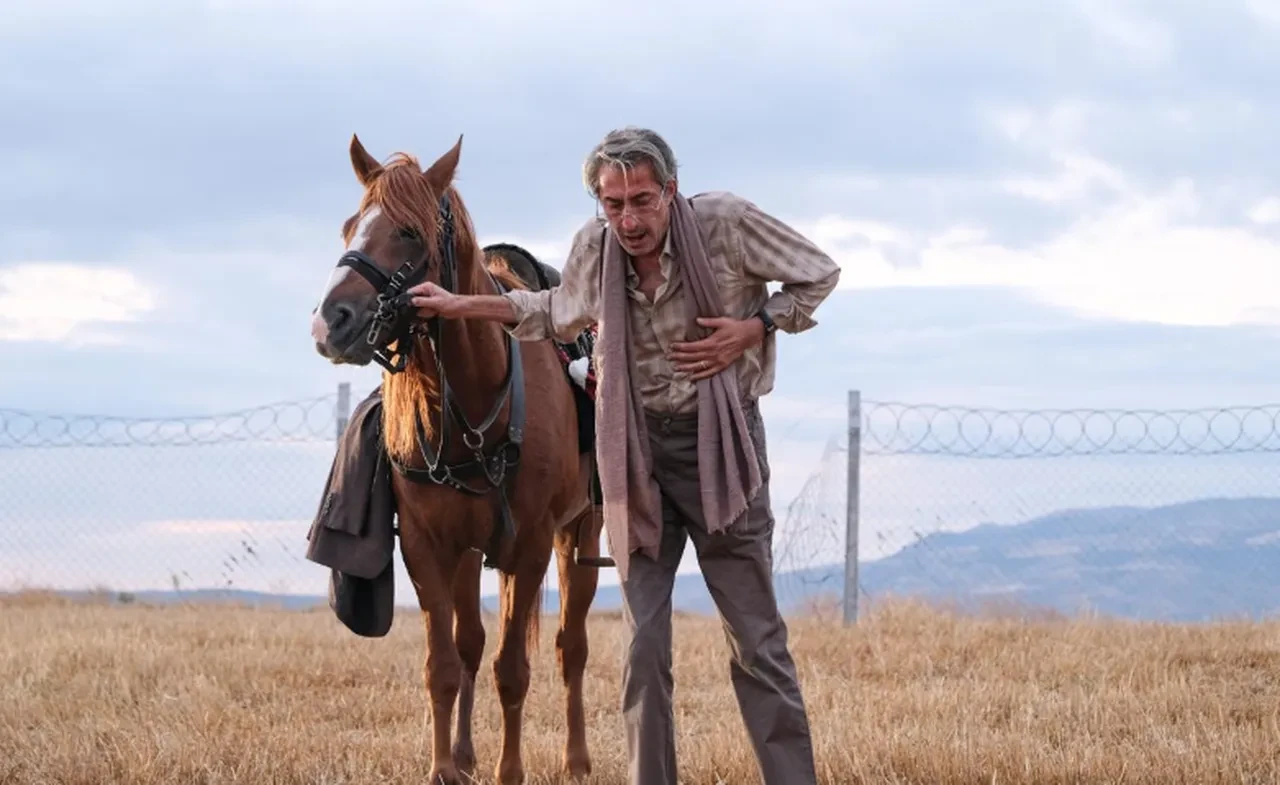 Ayça Ayşin Turan ve Erkan Petekkaya'lı "Al Beni Baba" filmine Eypio'dan özel şarkı