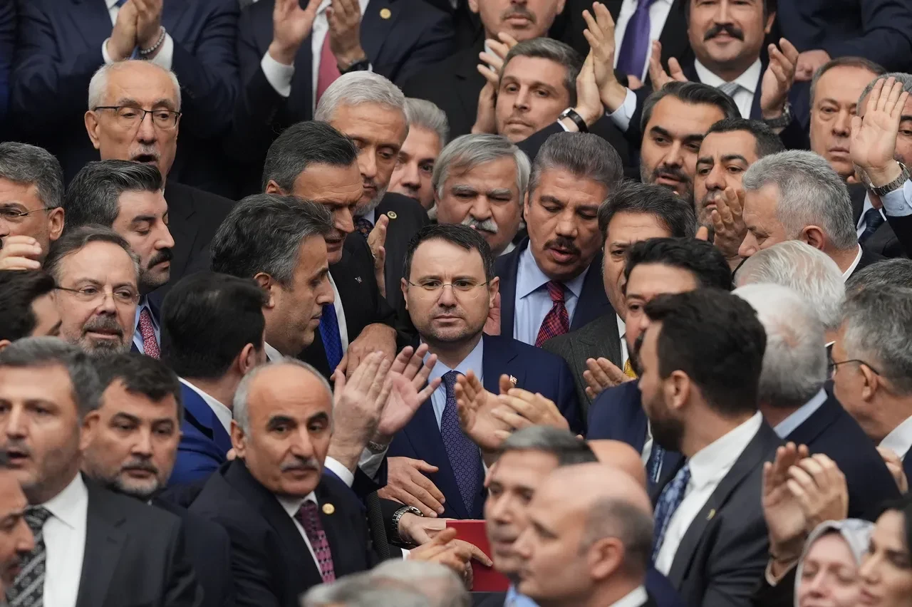 CHP'den yeni bakanların yemin törenine engelleme! 