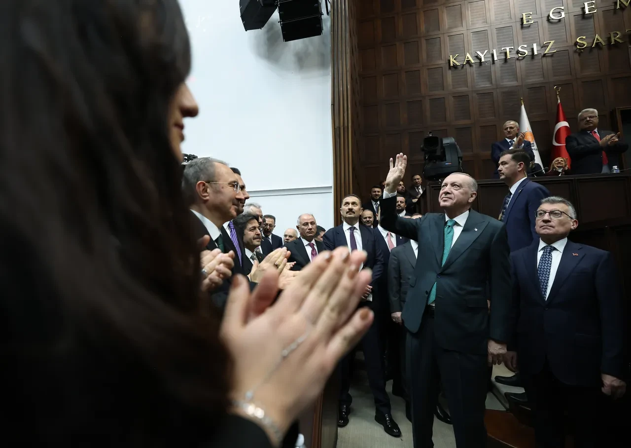 Cumhurbaşkanı Erdoğan resmen duyurdu! Depremzedelere iki yıl ödemesiz 18 yıl faizsiz konut imkanı