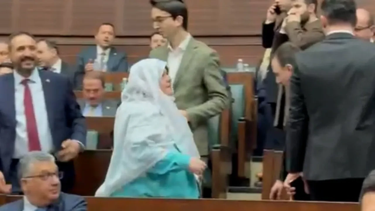 Erdoğan 'beyazlar içinde gel' demişti! Mihalgazi Belediye Başkanı Zeynep Güneş grup toplantısında böyle karşılandı 