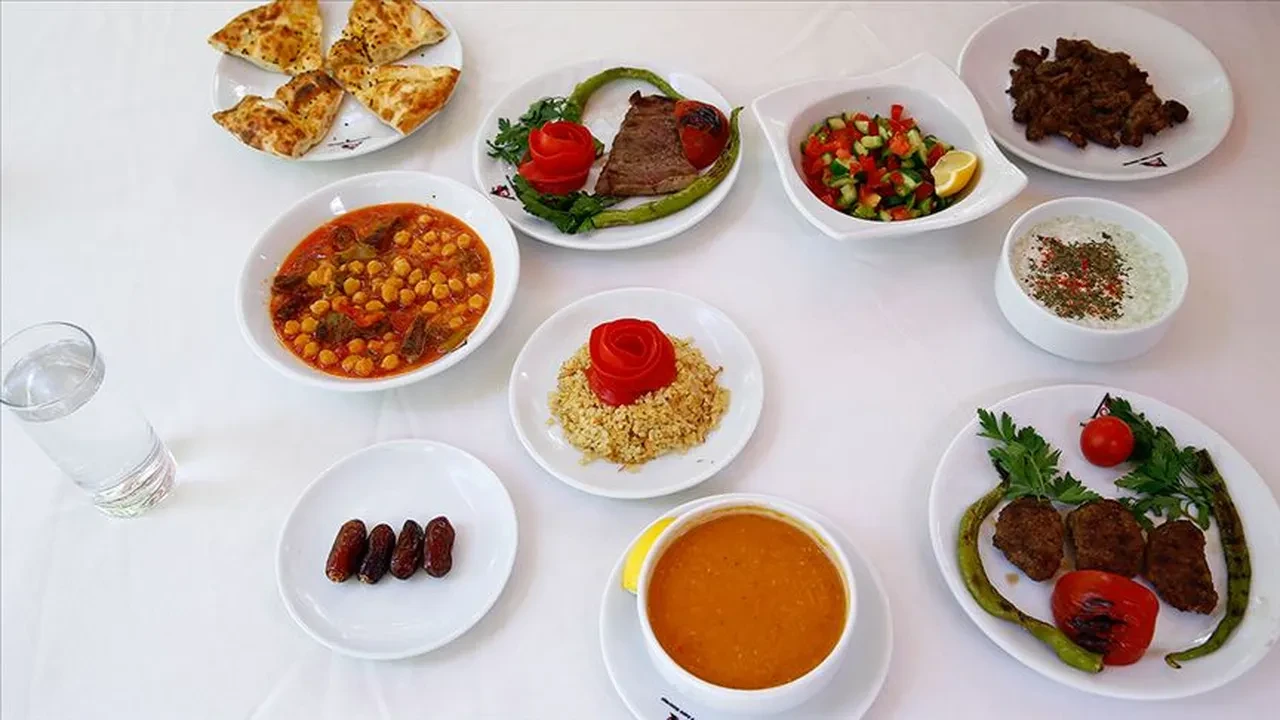 İftar Saatleri 2026! İstanbul, Ankara, İzmir, Bursa iftar saatleri ne zaman?