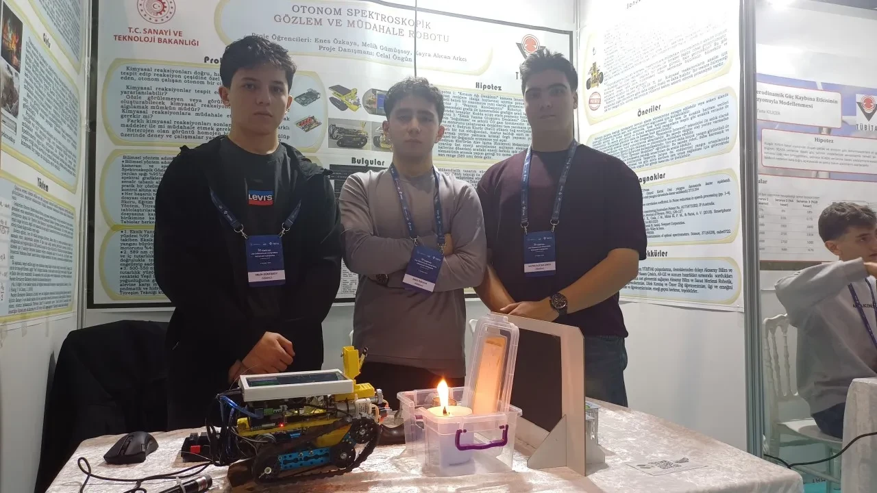 Liselilerin geliştirdiği yangın robotu, alevin 'dilinden' anlıyor