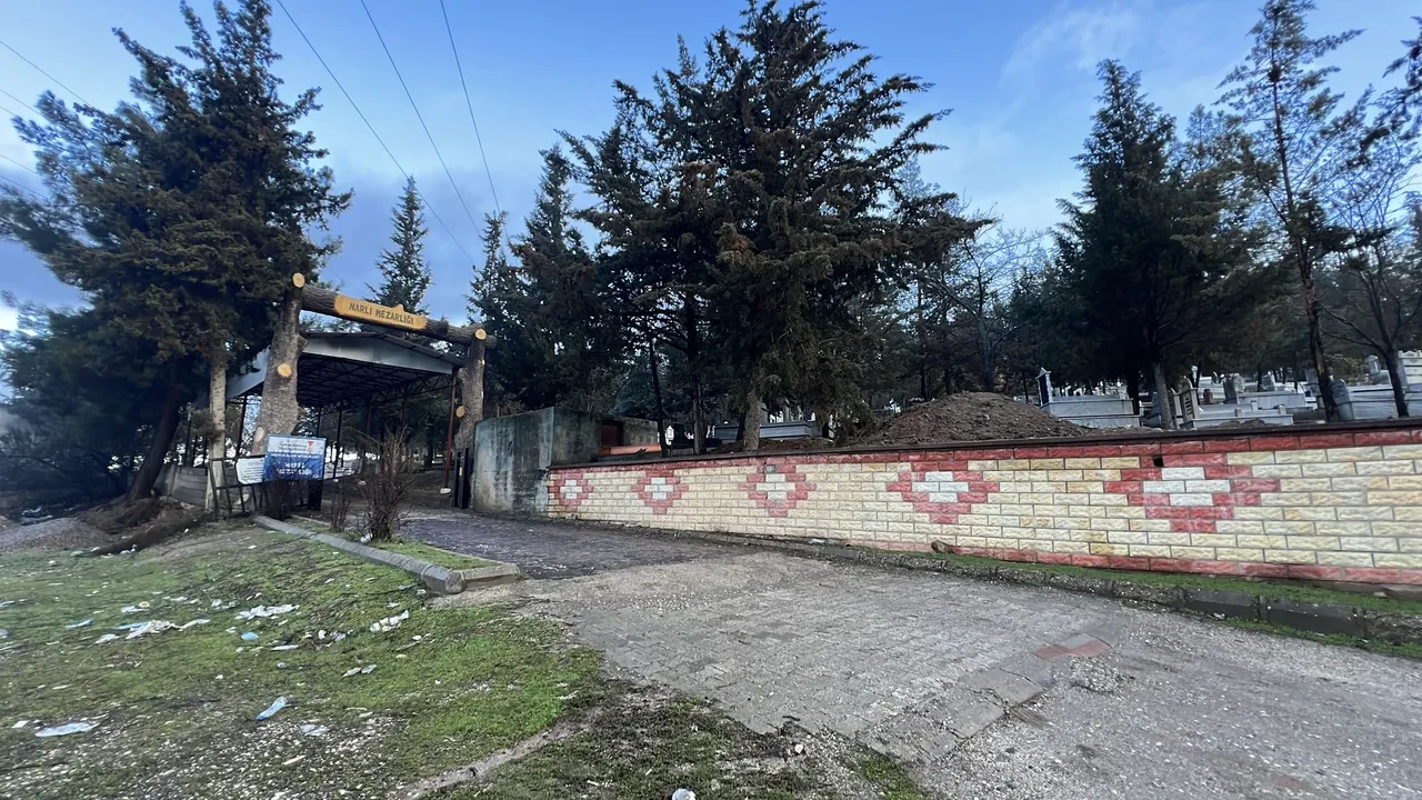 Mezarlıkta korkunç olay! 2 çocuk annesi terzi boğularak öldürülmüş