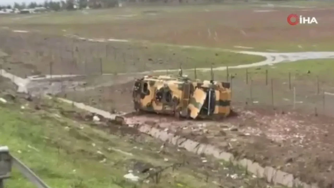 TAG Otoyolu'nda askeri araç devrildi: 10 asker hafif yaralandı