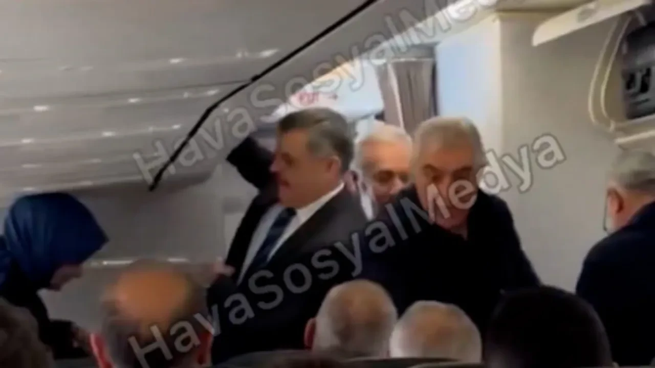 Yeni İçişleri Bakanı Mustafa Çiftçi tarifeli uçakla Ankara'ya giderken görüntülendi!