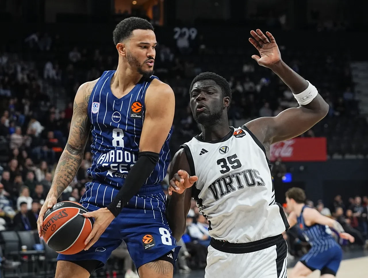 Anadolu Efes Virtus Bologna maç skoru kaç kaç? Üst üste 3. Galibiyet