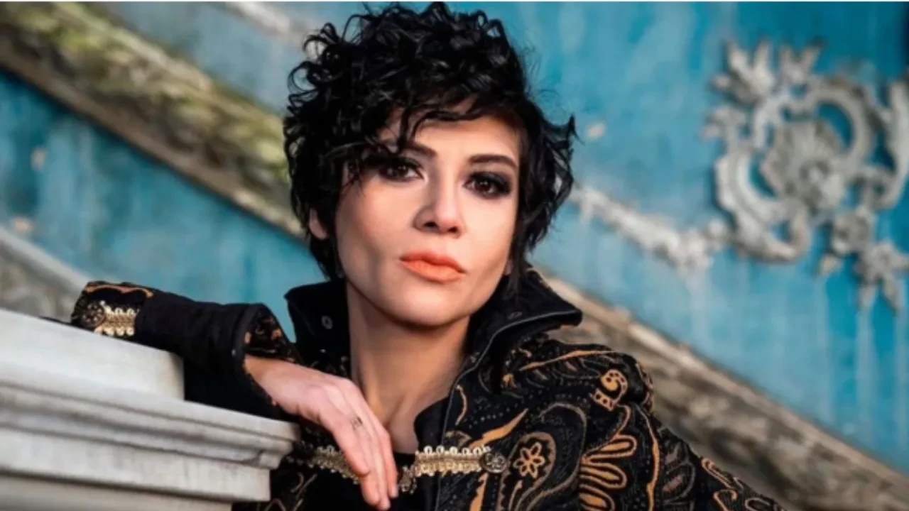 Aydilge sevenlerini korkuttu! Ameliyat masasından seslendi