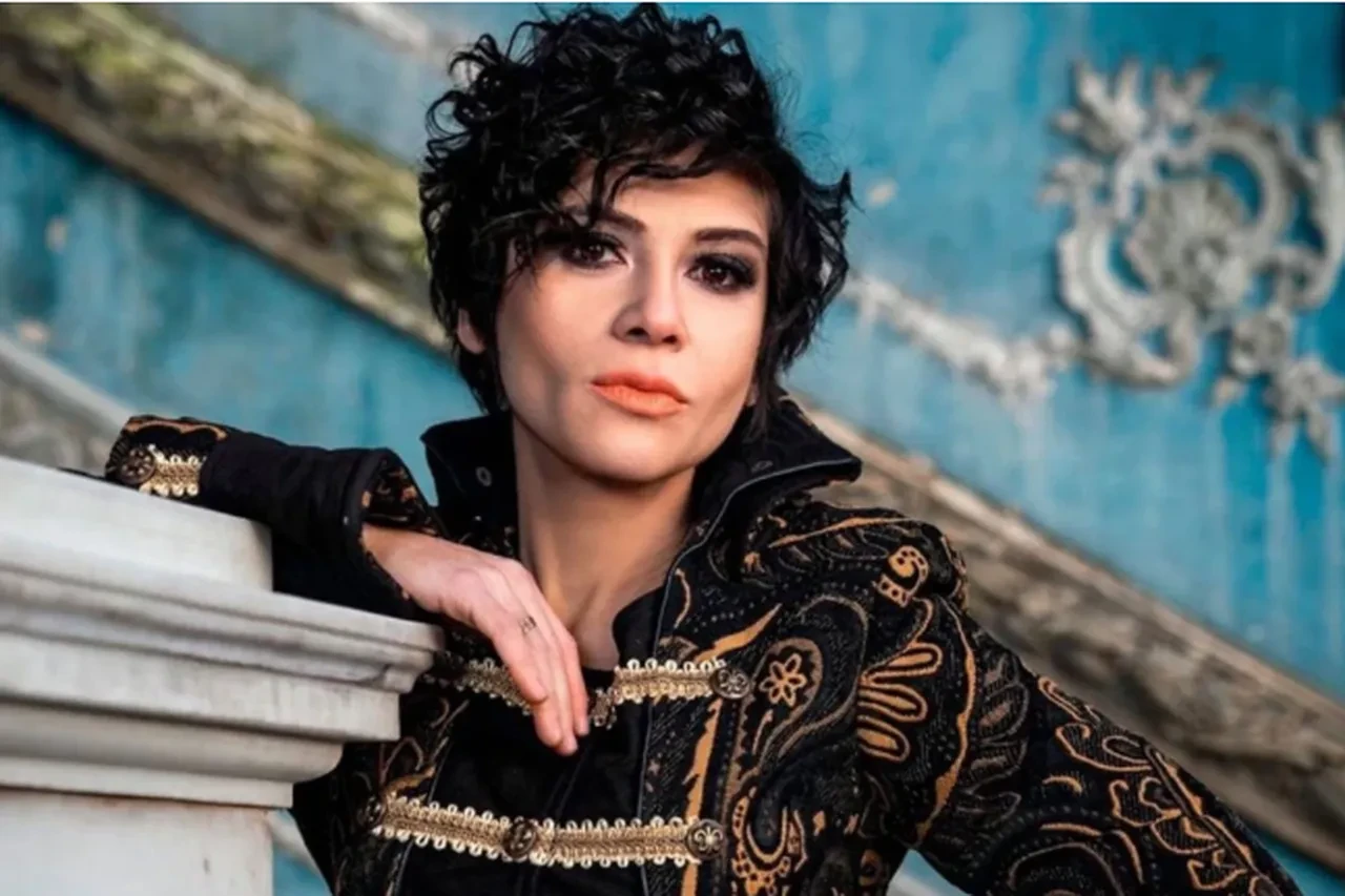 Aydilge sevenlerini korkuttu! Ameliyat masasından seslendi