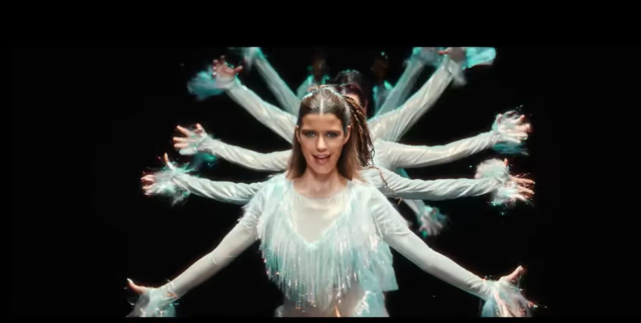 Beren Saat'in İngilizce şarkısı yayınlandı! Sosyal medya ikiye bölündü 